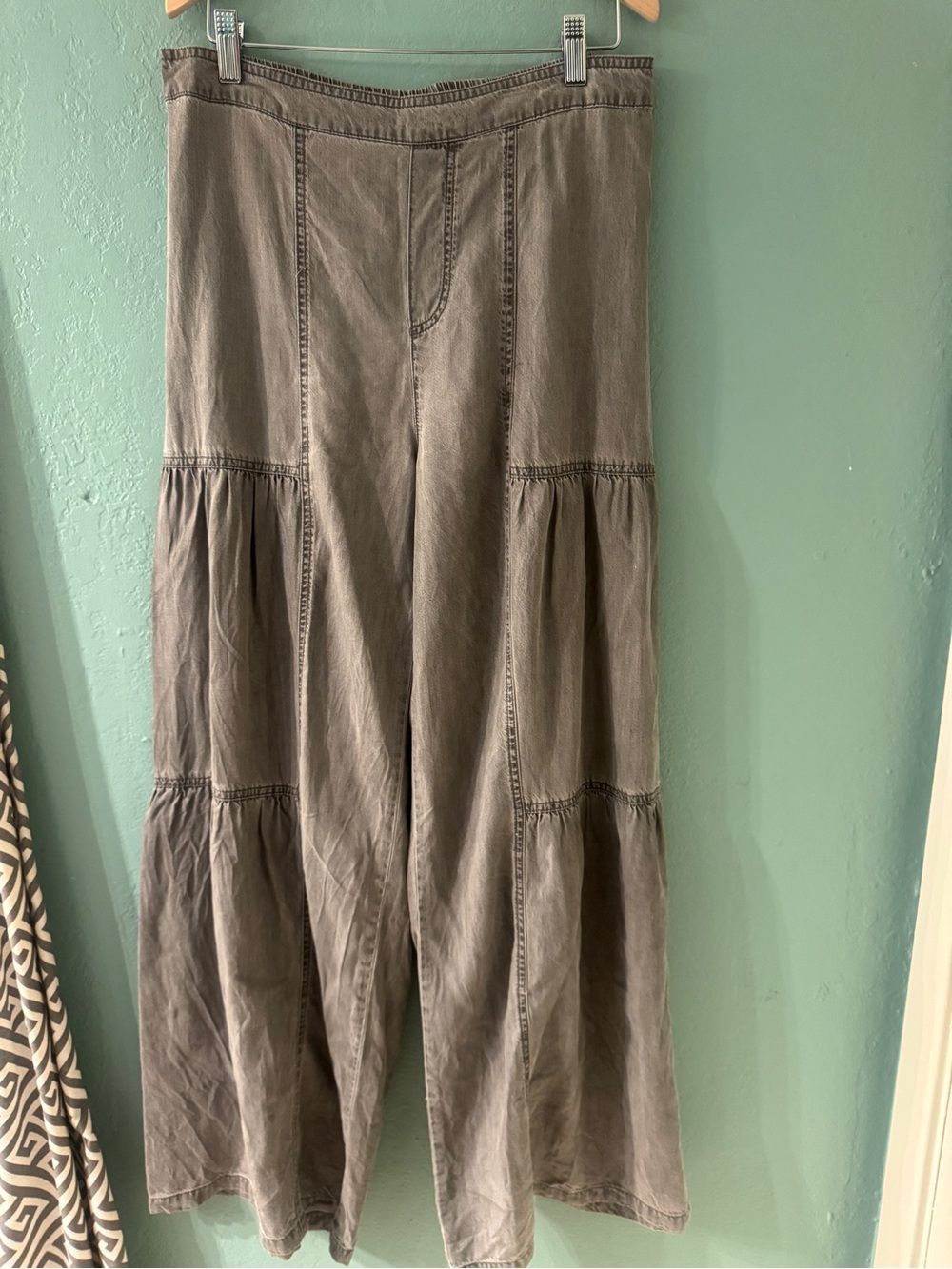 Current Air Wide-Leg Tiered Pants — Gray
